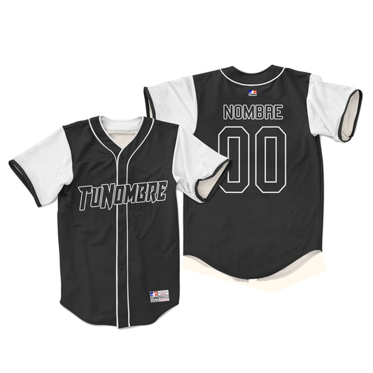 Camiseta personalizada con botones color negro letras y mangas blancas