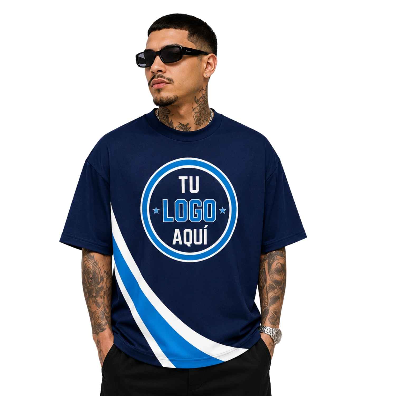 Compra tu polera oversize streetwear personalizada desde 1 unidad. Diseños urbanos exclusivos con tela tacto algodón. Añade tu nombre, número y logo aquí.