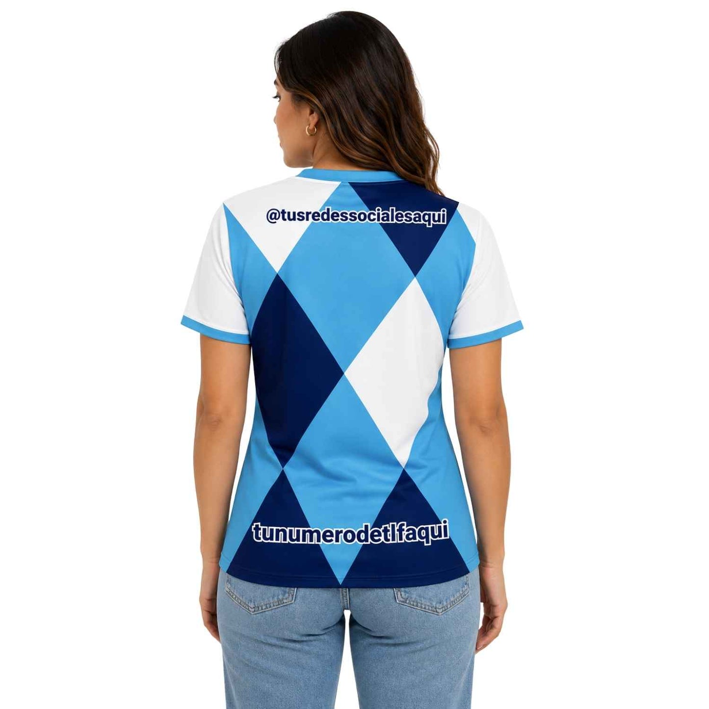 Polera corporativa personalizada con redes sociales y teléfono de contacto para empresas, eventos o marcas independientes - Comercial Criollo
