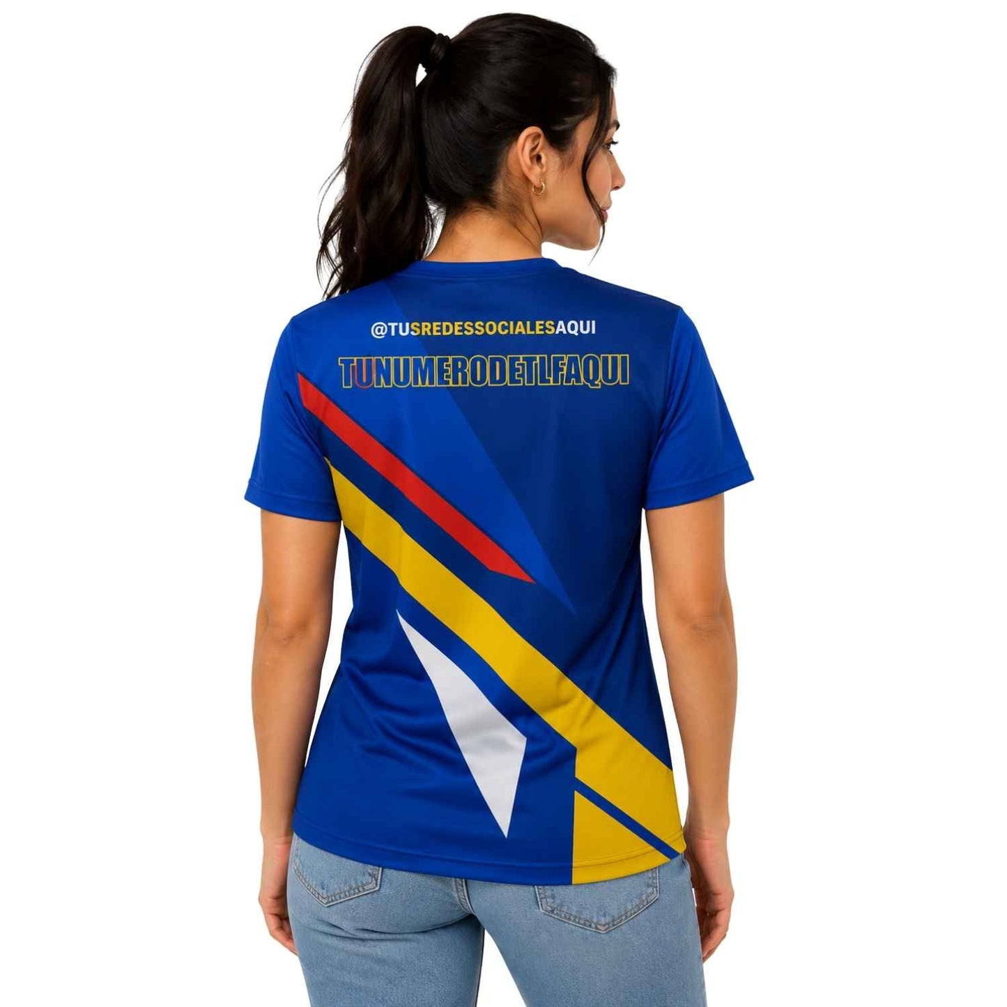 
Polera corporativa personalizada con redes sociales y teléfono de contacto para empresas, eventos o marcas independientes - Comercial Criollo