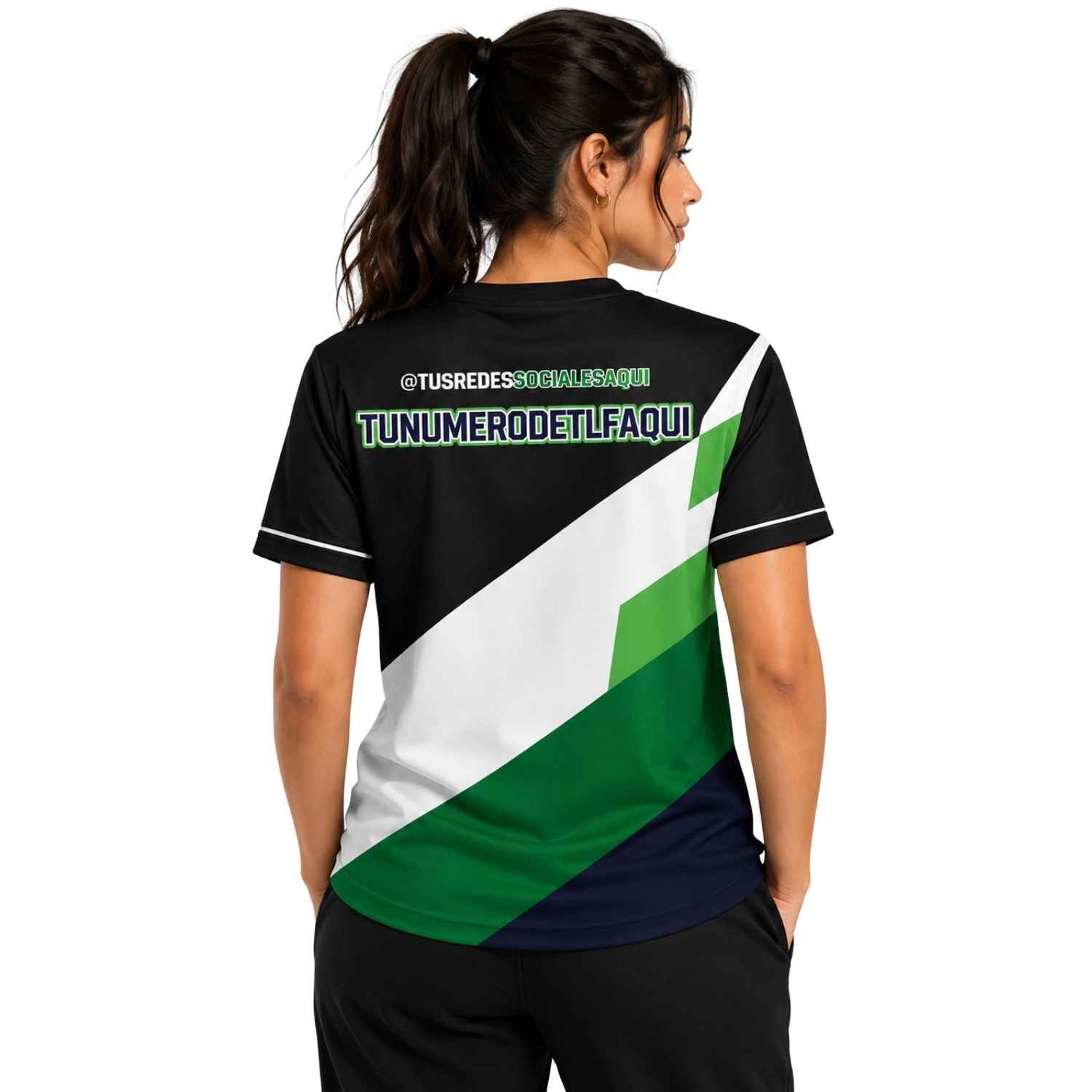 Polera corporativa personalizada con redes sociales y teléfono de contacto para empresas, eventos o marcas independientes - Comercial Criollo
