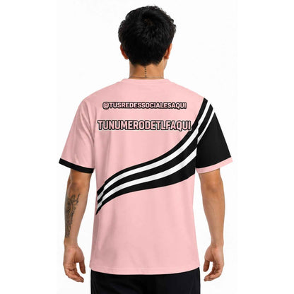 Polera corporativa personalizada con redes sociales y teléfono de contacto para empresas, eventos o marcas independientes - Comercial Criollo
