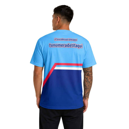 Polera corporativa personalizada con redes sociales y teléfono de contacto para empresas, eventos o marcas independientes - Comercial Criollo
