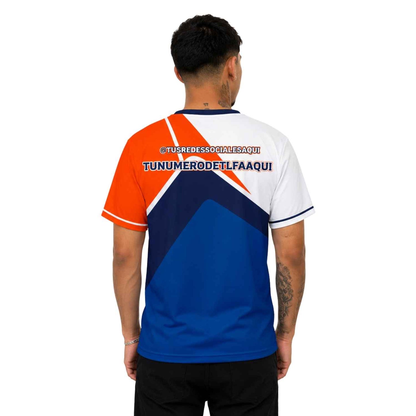 Polera corporativa personalizada con redes sociales y teléfono de contacto para empresas, eventos o marcas independientes - Comercial Criollo
