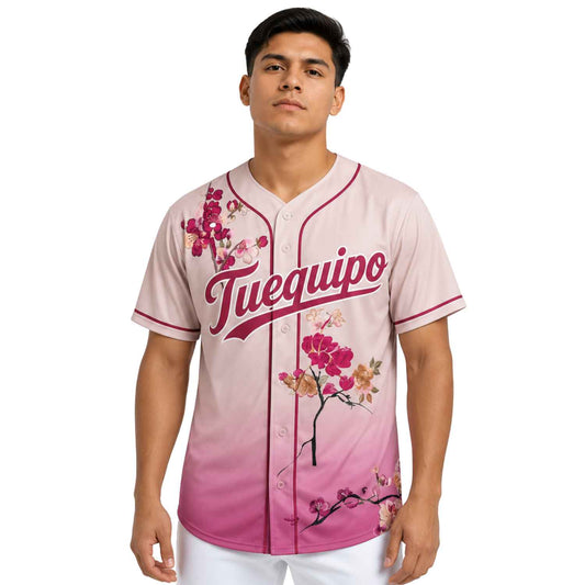 Camiseta de béisbol con estampado de flores orientales. 