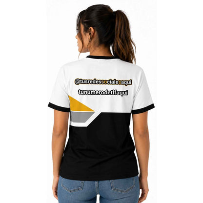 
Polera corporativa personalizada con redes sociales y teléfono de contacto para empresas, eventos o marcas independientes - Comercial Criollo