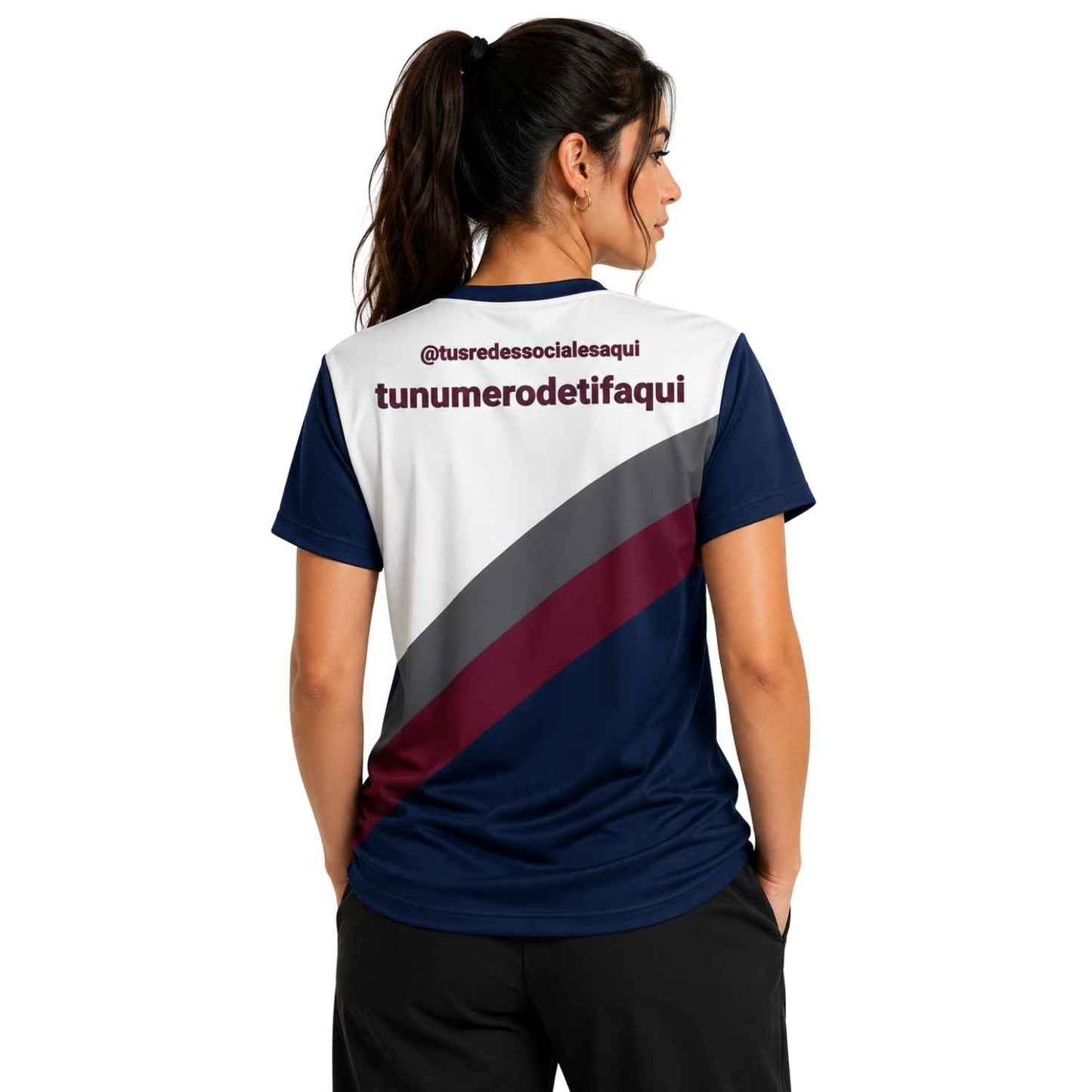 Polera corporativa personalizada con redes sociales y teléfono de contacto para empresas, eventos o marcas independientes - Comercial Criollo
